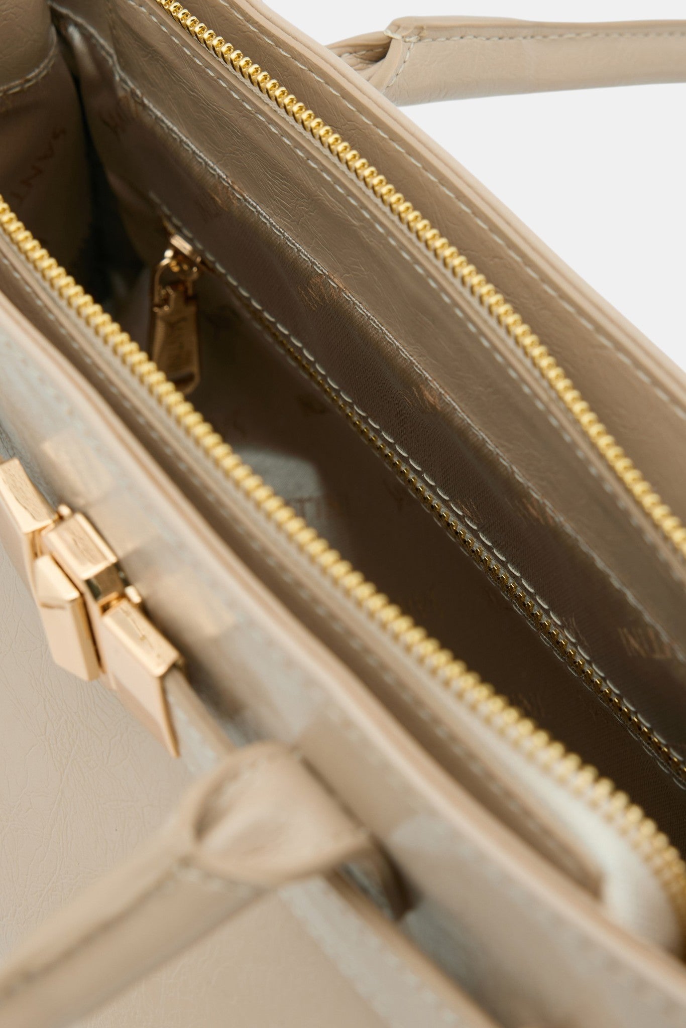 LYRA · PEARL CREAM